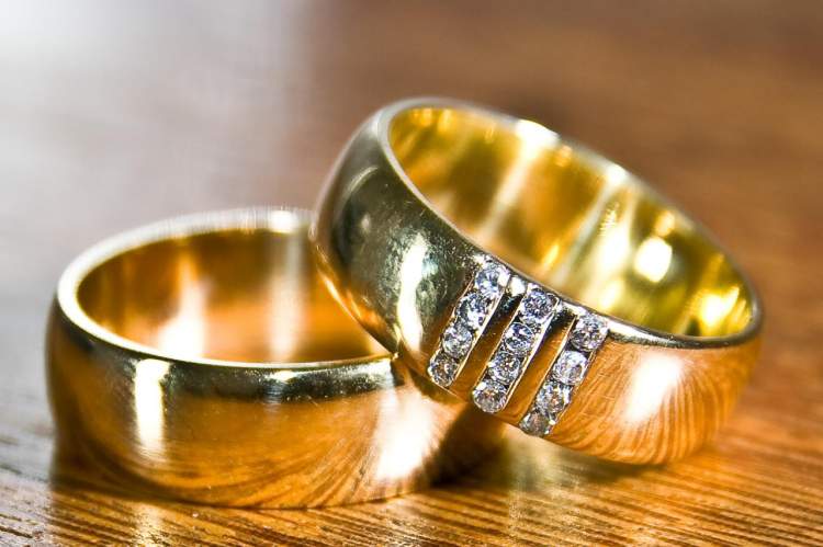 altın nişan yüzüğü görmek