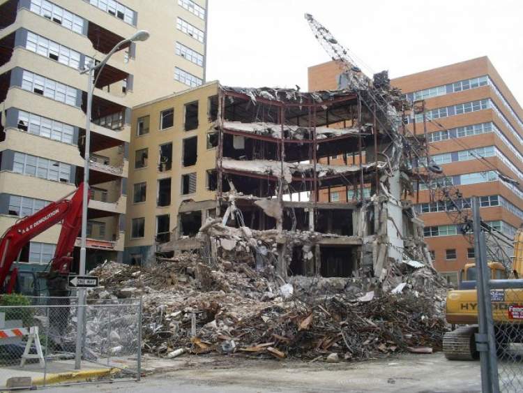 bina yıkılması görmek