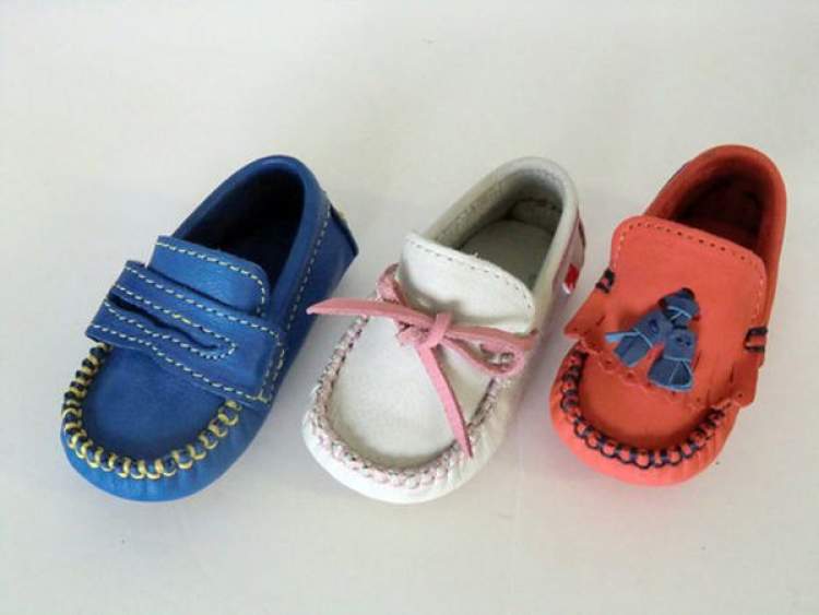 erkek bebek ayakkabısı görmek