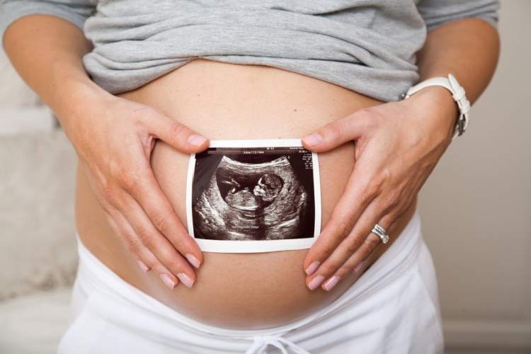 hamile kadının bebeğinin cinsiyetini öğrenmesi