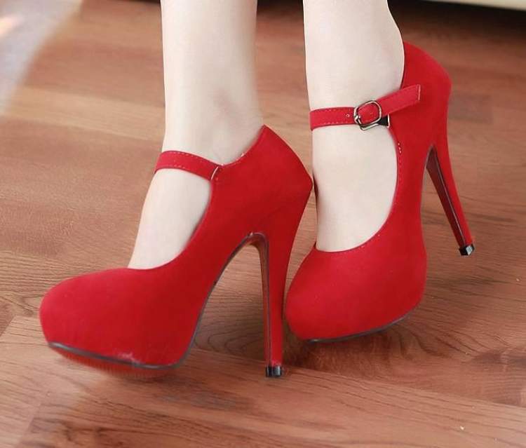 Rüyada Kırmızı Ayakkabı Hediye Almak - ruyandagor.com