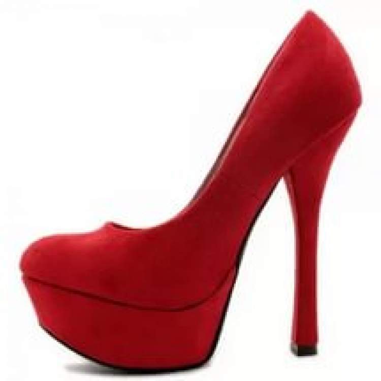 kırmızı topuklu ayakkabı giymek