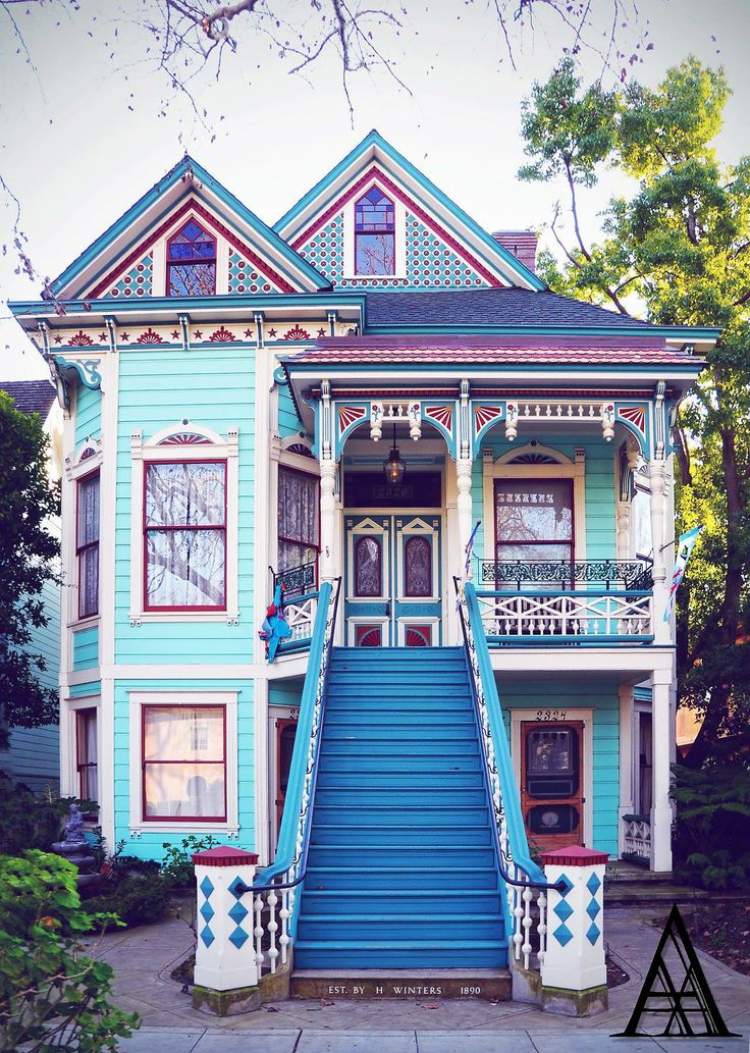 mavi boyalı ev görmek