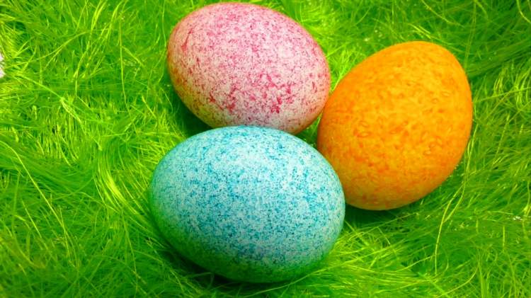 renkli yumurta görmek