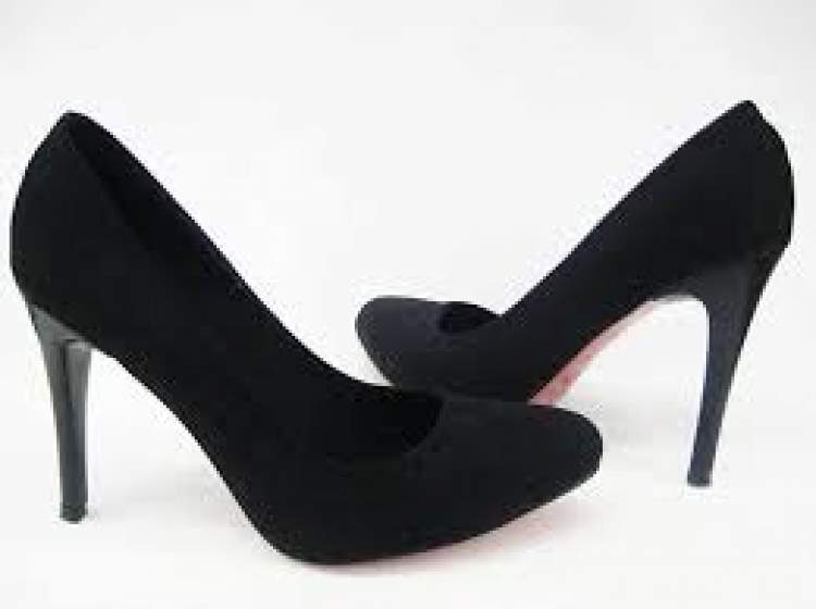Rüyada Siyah Topuklu Ayakkabı Giymek