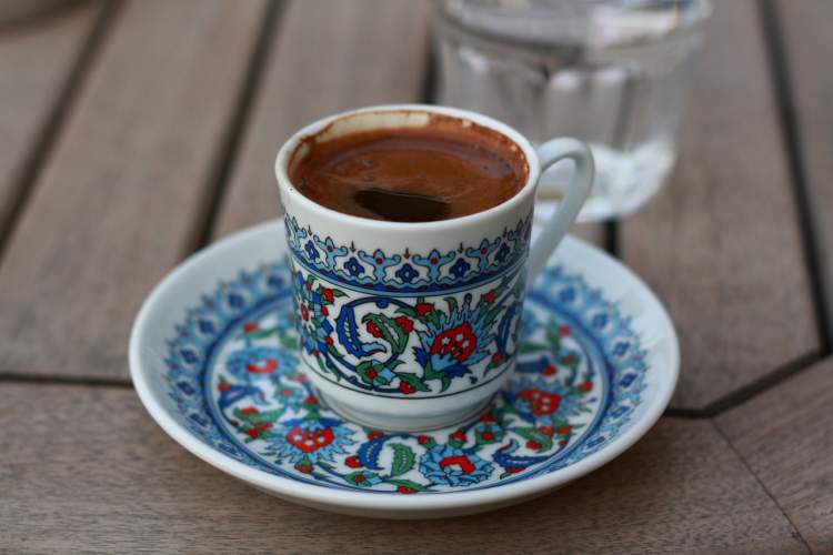 türk kahvesi ikram etmek