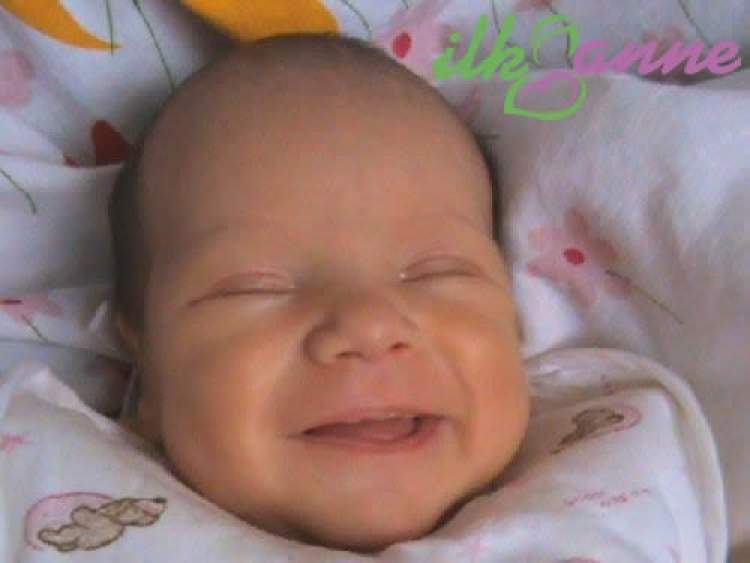 Rüyada Yeni Doğmuş Bebeğin Güldüğünü Görmek - ruyandagor.com