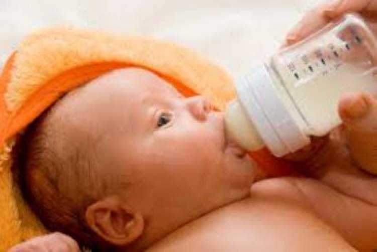 başka bebeğe süt vermek