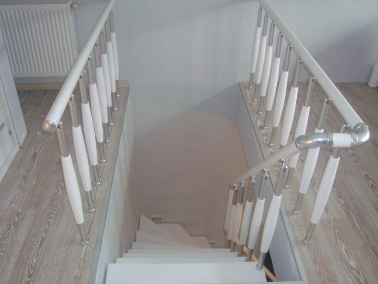 beyaz demir merdiven görmek