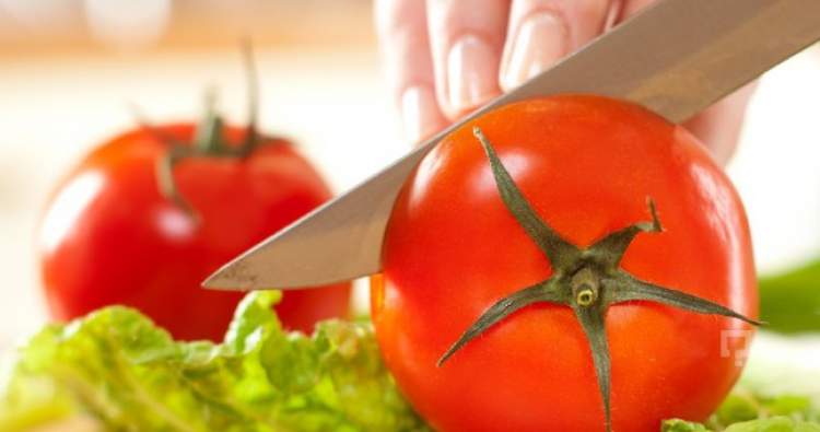 bıçakla domates kesmek
