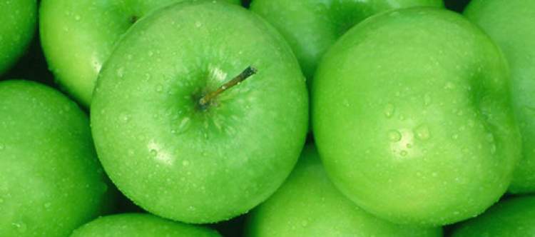 birinin yeşil elma yediğini görmek