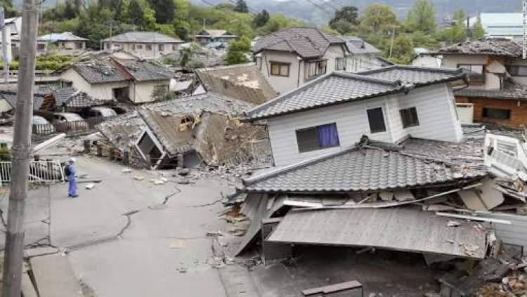 deprem görmek evin sallanması
