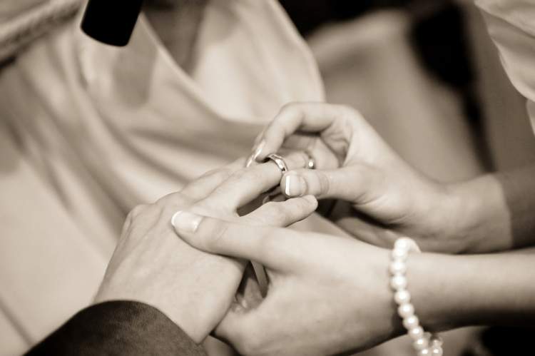Rüyada Evli Arkadaşının Başkasıyla Evlendiğini Görmek - ruyandagor.com