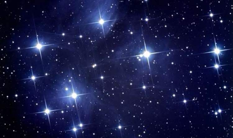 gece gökyüzünde yıldız görmek