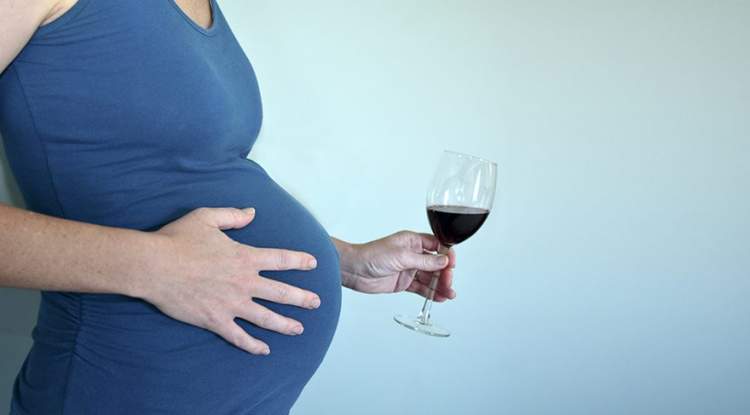 hamile kadının içki içmesi