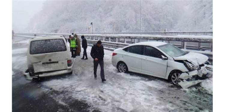 karda araba kazası görmek
