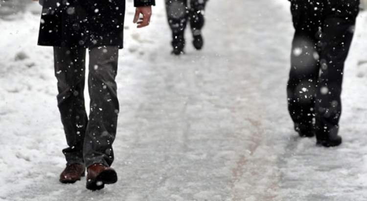 karda buzda yürümek
