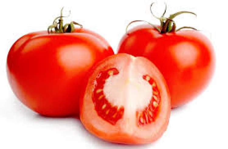 kırmızı domates kesmek