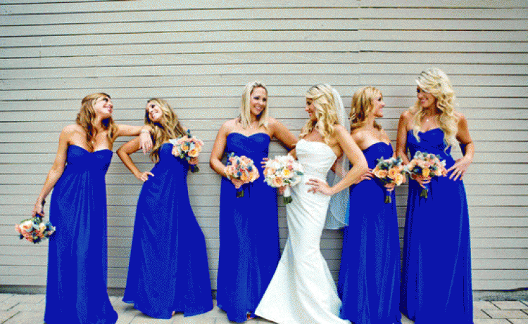 mavi elbise seçmek