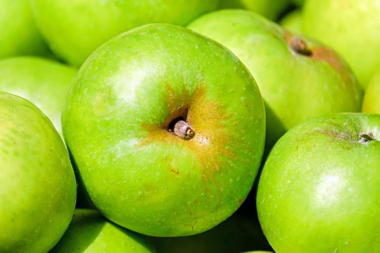 ölüden yeşil elma almak