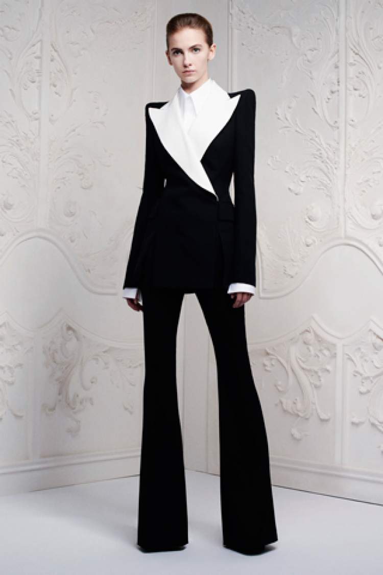 Rüyada Siyah Beyaz Kıyafet Görmek - ruyandagor.com