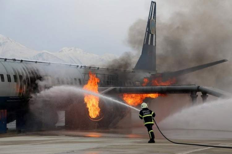 uçak yangın görmek