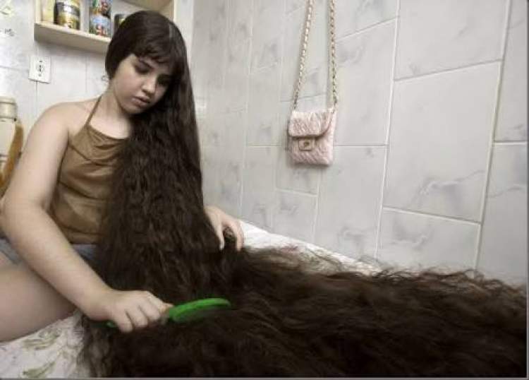 uzun kadın saçı görmek