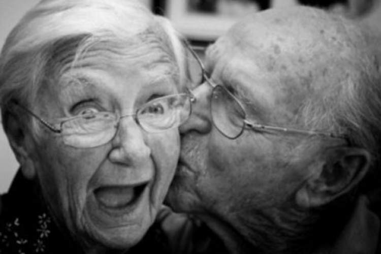 yaşlı adam ve yaşlı kadın görmek