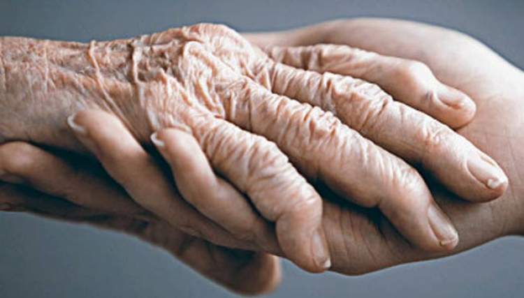 yaşlı kadın eli görmek