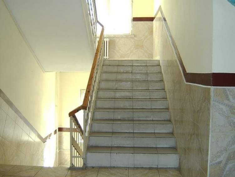 apartman merdiveni inmek