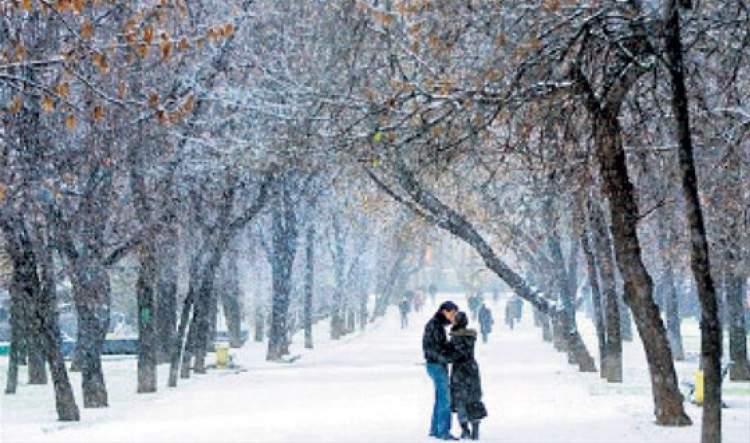 karda sevgiliyle yürümek