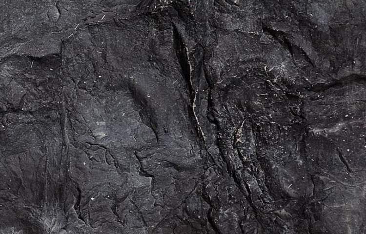 siyah kaya görmek