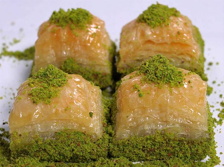 yeşil fıstıklı baklava yemek